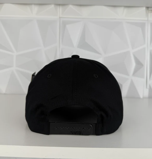 TRAKAS Placa SnapBack Gorra Hat